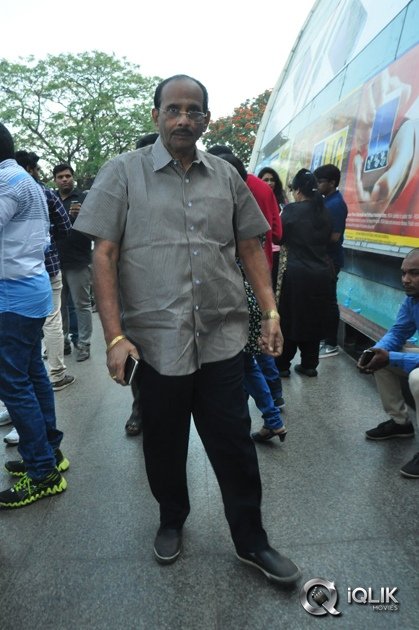 Celebs-at-Khaidi-No-150-Movie-Screening